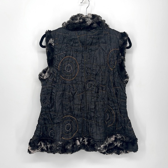 LINDI Reversible Faux Fur Vest - Picture 4 of 6